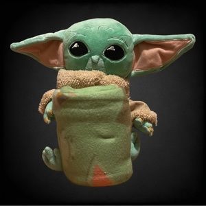 Star Wars Stuffed Baby Yoda w/Blanket